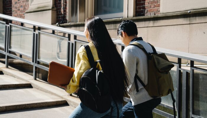 Smart Backpacks: Essential Tech for 2025